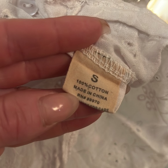 Love Notes Eyelet Collared Button Up Tie Front Tank Size S - Picture 8 of 10